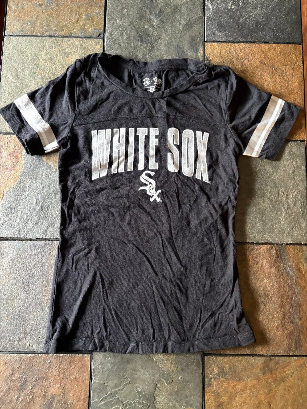 Chicago White Sox women's black graphic tee Campus Lifestyle size XS
